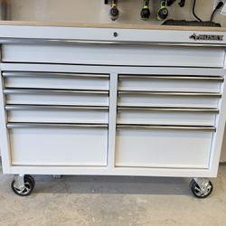 Husky Gloss White Tool Storage W/workbench