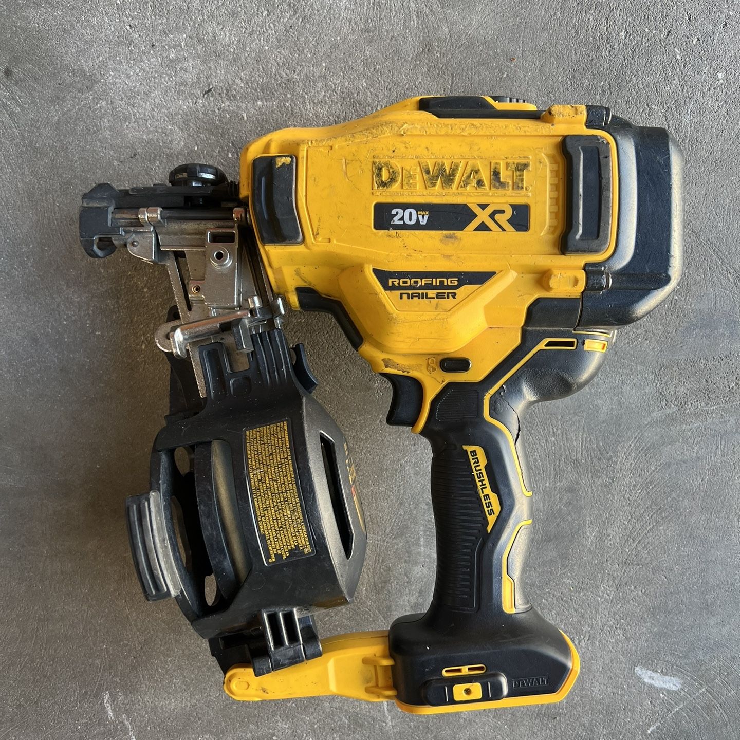 Dewalt 20V MAX* 15 Degree Cordless Coil Roofing Nailer BARE TOOL