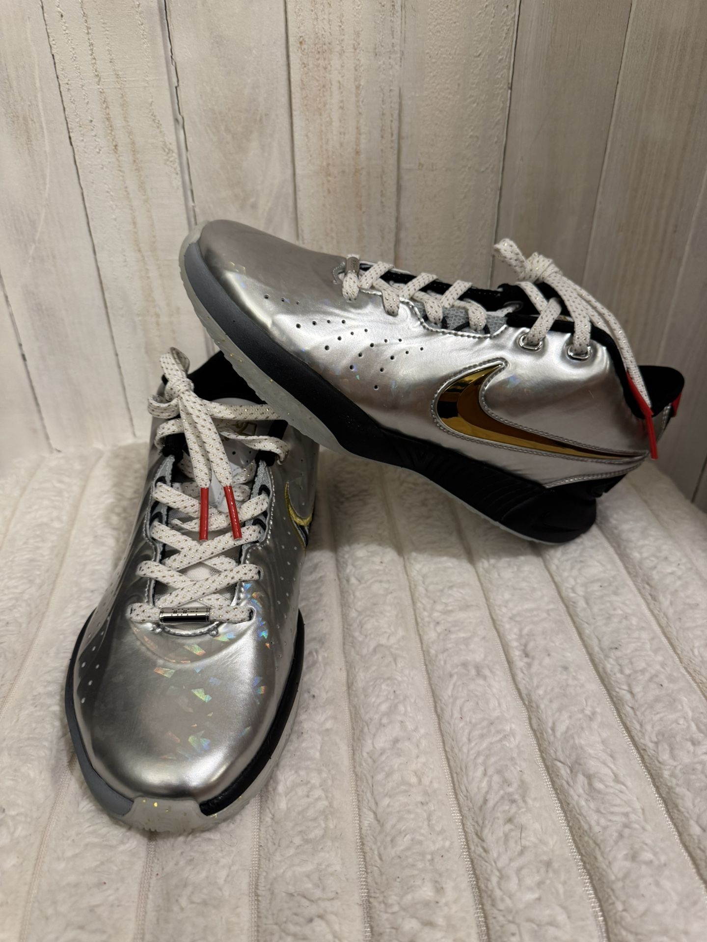 Grade School LeBron XXI SE - Size 5.5Y / 7W Metallic - Bottom of box only