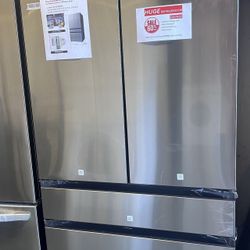 Dented Samsung 29 cu.ft Refrigerator with Sphere Ice👍