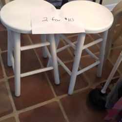 White Bar Stools 