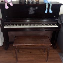 Richmond Piano
