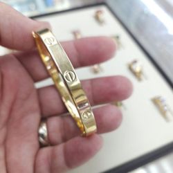 18k Gold Cartier Style Love Bangle Bracelet
9.9 grams  750