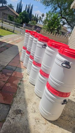 Barriles Barrel Dog Food Container Linpios De Quimico Para guardar cualquier cosa $22 Each Super Offerta