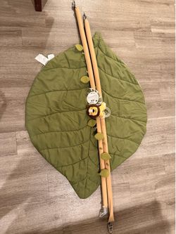 LEAF PLAY MAT **GOOD CONDITION***
