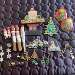 Lot Of 35 Holiday Christmas Brooches Pins Earrings 