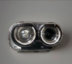 2015-2023 DODGE CHALLENGER HID RIGHT HEADLIGHT USED OEM COMPLETE (contact info removed)6-AD