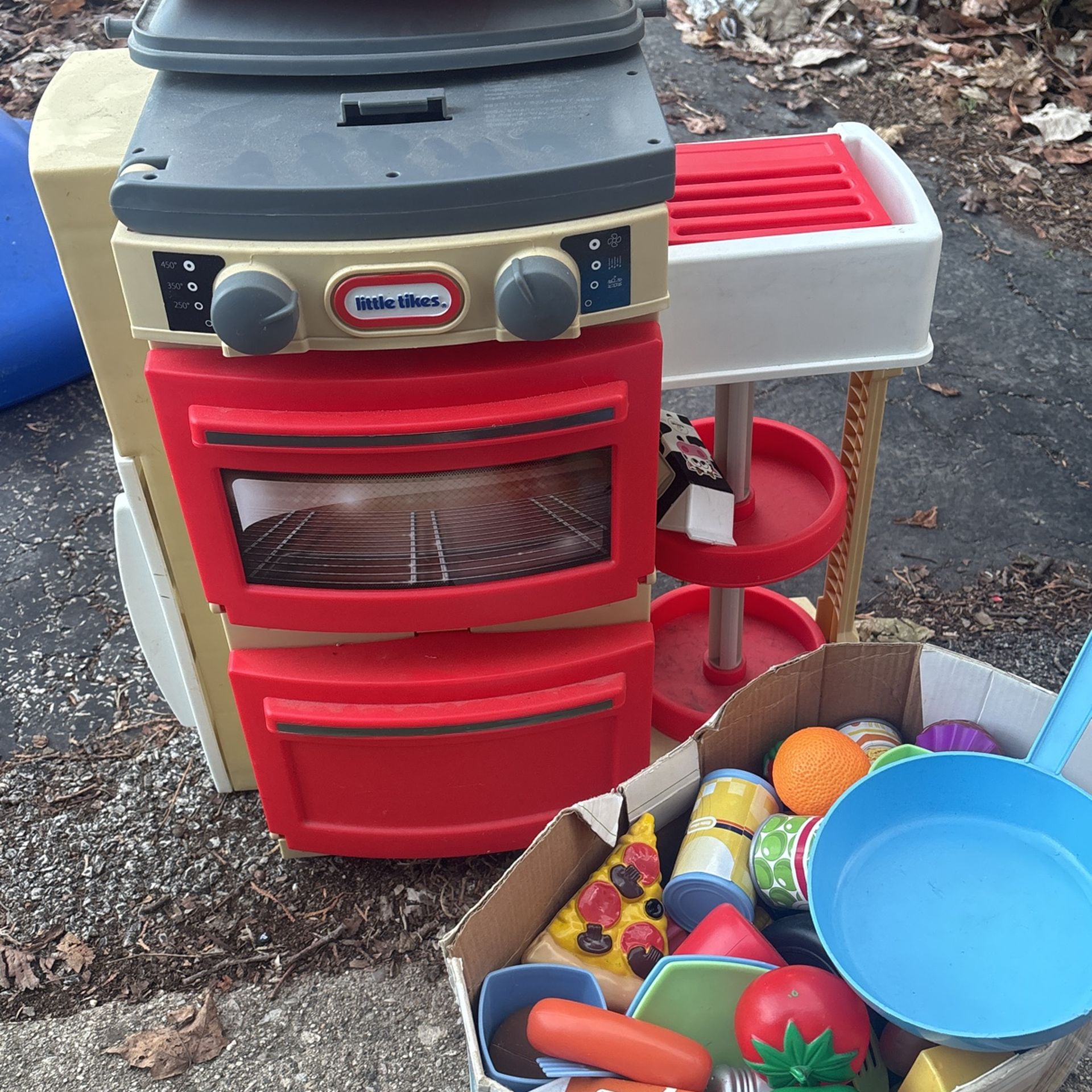Little Tikes Play Kitchen And Food Lot