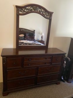 Dresser/Mirror