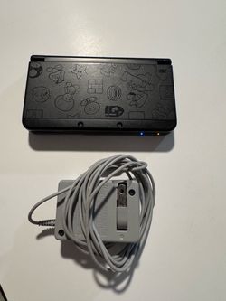 Nintendo 3DS - Original Super Mario Edition (Black Friday) w/charger and stylus