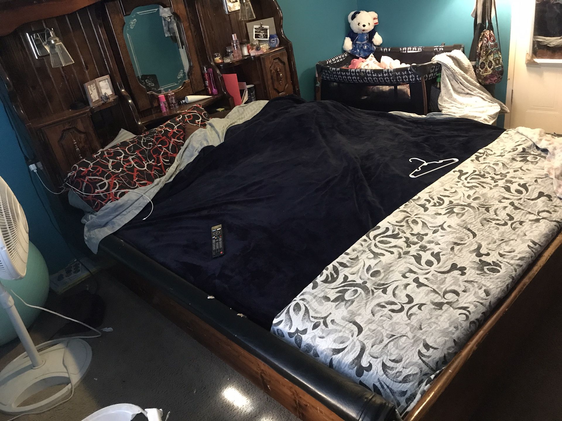 King size water bed and frame