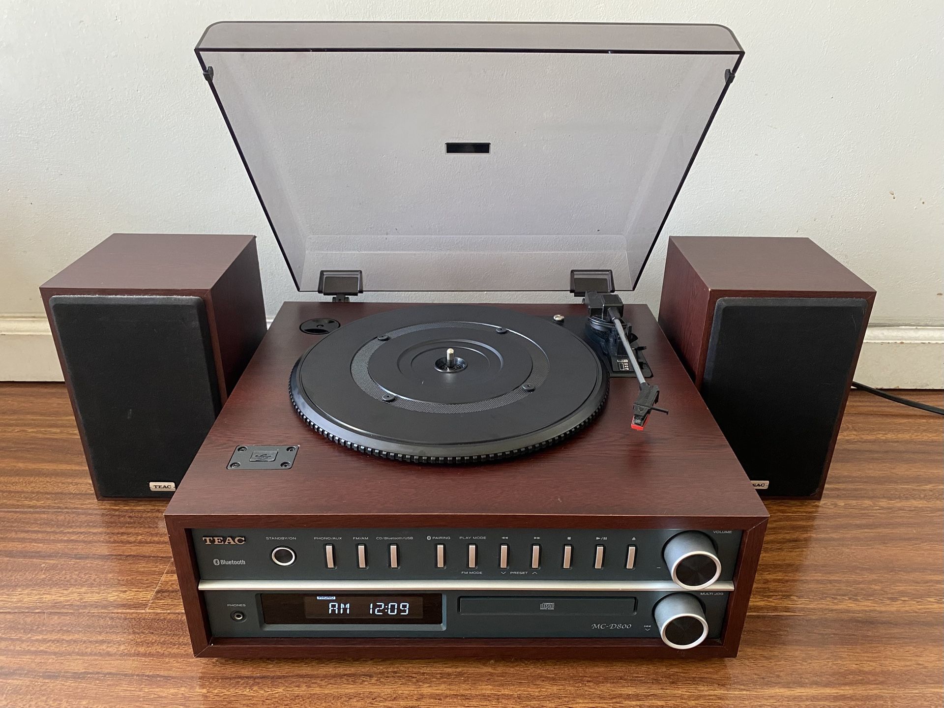 Teac MC-D800 All-In-One Stereo Turntable Audio System with Bookshelf Speakers