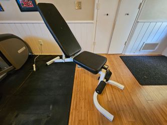 Adjustable workout bench