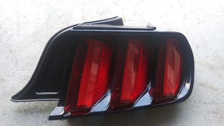 2015 To 2017 Mustang GT. Right Tailight