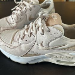 Nike Air Max Women’s 7.5