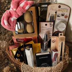 Luxury Self-Care Makeup Bundle Gift Set (15+ Pieces)