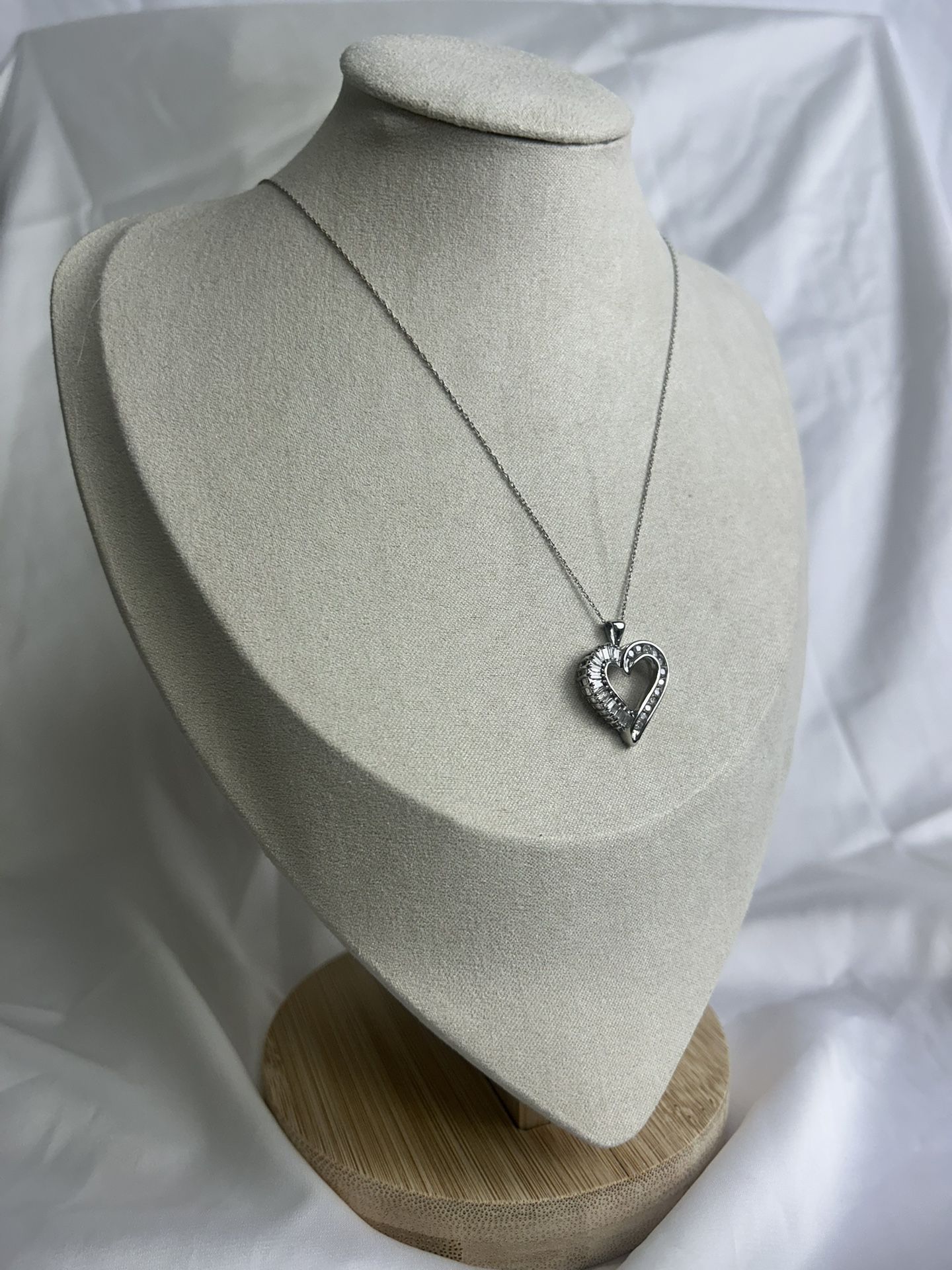 Necklaces White Gold 10k. Heart