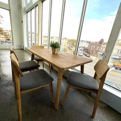 Castlery Midcentury Modern Minimalist Brown Solid Wood Extendable Dinning Room Table 4 Chairs 