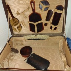 Antique leather vanity case in great condition