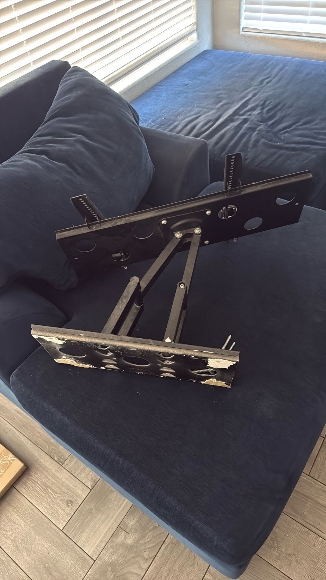 TV Wall Mount Full Motion And Swivel Up to 85inch TV