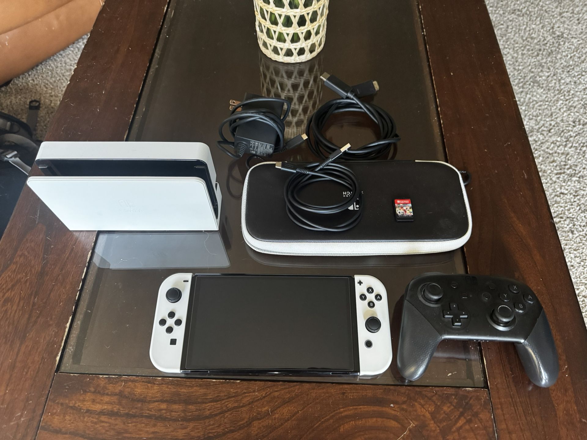 Nintendo Switch OLED - Like new