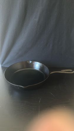 Vintage Lodge 8 inch cast iron fry  pan porch pick up