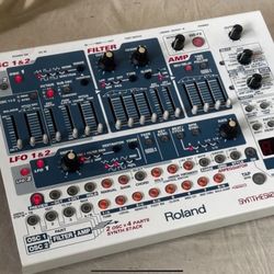 ROLAND SH-35 groove box analog synthesizer 