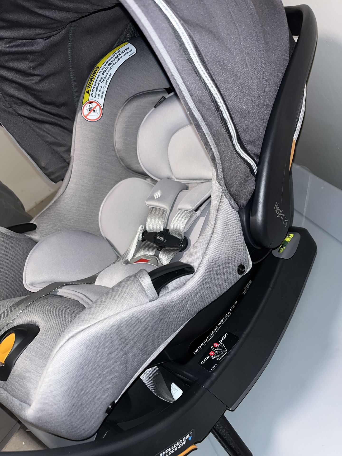 NEW CHICCO Infant car Seat 