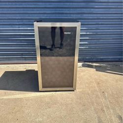 3.1 cu. ft. Beverage Center with Adjustable Shelves