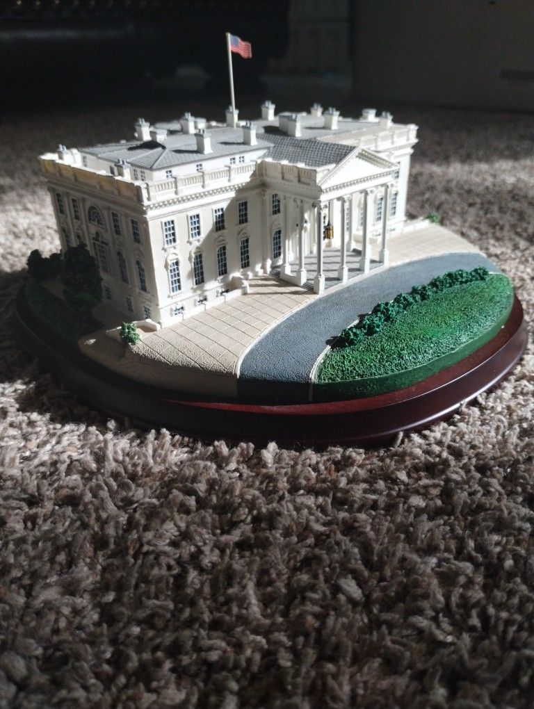 THE WHITE HOUSE Replica (Danbury Mint)