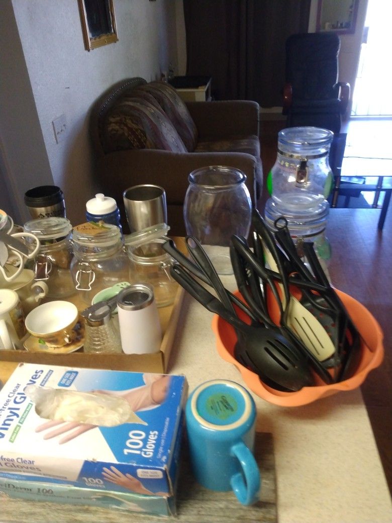 Various Used Kitchen Items