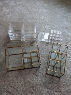 Make -up organizers