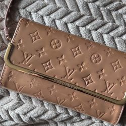 Louis Vuitton Easy Pouch On Strap