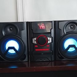 200 Watt Stereo CD/FM/Bluetooth/USB 