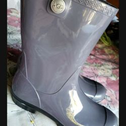 UGG rainboots Size 8
