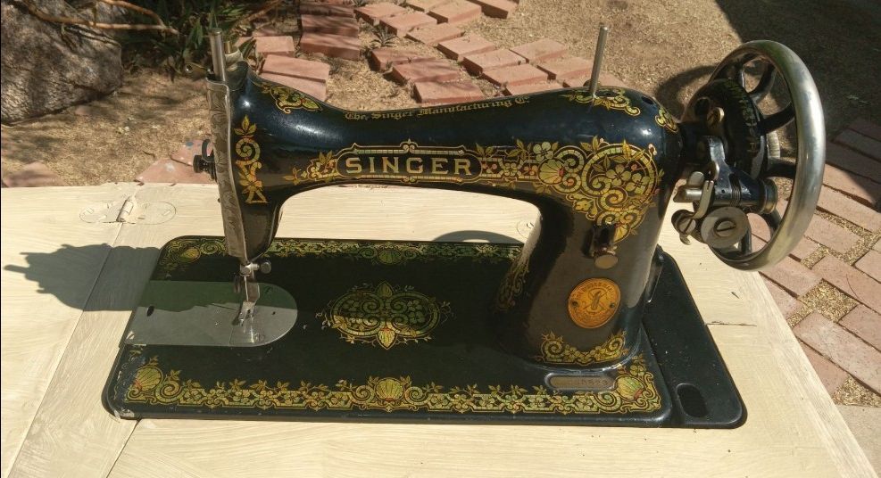 SINGER 15 Tiffany Gingerbread Heavy Duty VTG Sewing Machine w/ Cabinet ...