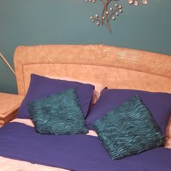 5 pc Bedroom headboard(Queen.or.king)2 nightstand/dresser and mirror/armoire