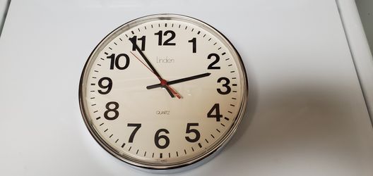 Linden Quartz Wall Clock