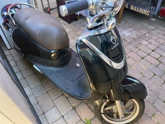 Lance motor scooter