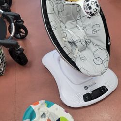 4Moms MamaRoo4 Baby Swing With Bluetooth 