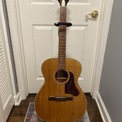 HARMONY SOVEREIGN ACOUSTIC GUITAR 