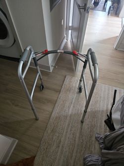 Adult walker