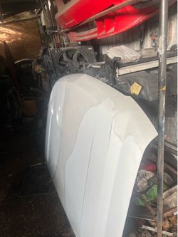 2009 Chevy Tahoe hood