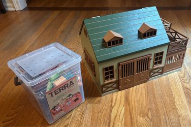 Terra Wooden Animal Hospital and Jungle Animals