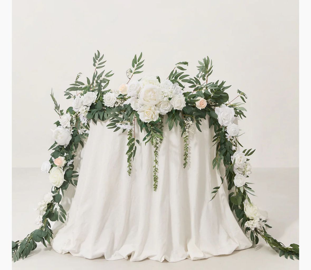 A line of Sweetheart table flowers