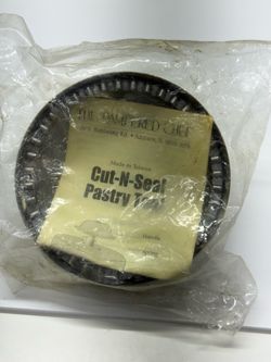 Pampered Chef Cut-N-Seal – New in Package