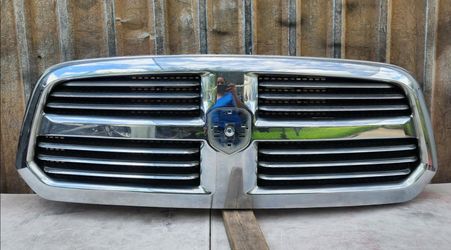 2013-2018 Dodge RAM 1500 Grille OEM