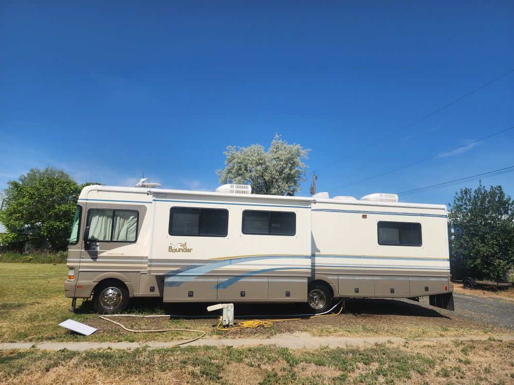 2000 Fleetwood Bounder