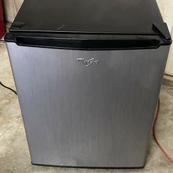 Mini Fridge W Freezer- Whirlpool 
