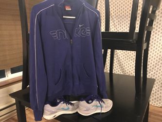 Woman’s NIKE Lot
